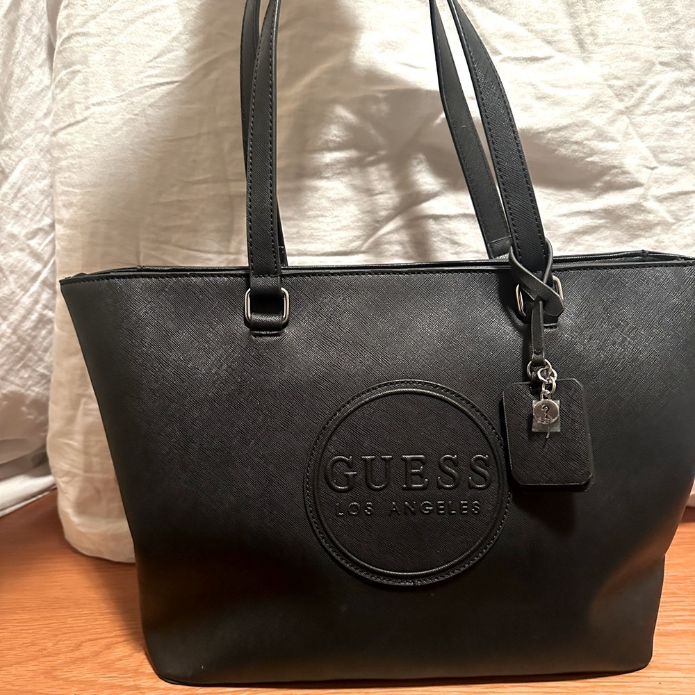 BEAUTIFUL GUESS WOMENS PURSE
